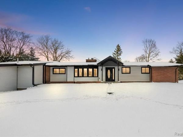3267 Greentree Road, Bloomfield Twp, MI 48304