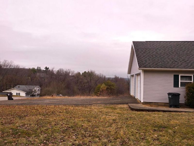 141 Meadowpark Drive, Cambridge, OH 43725 Photo 3