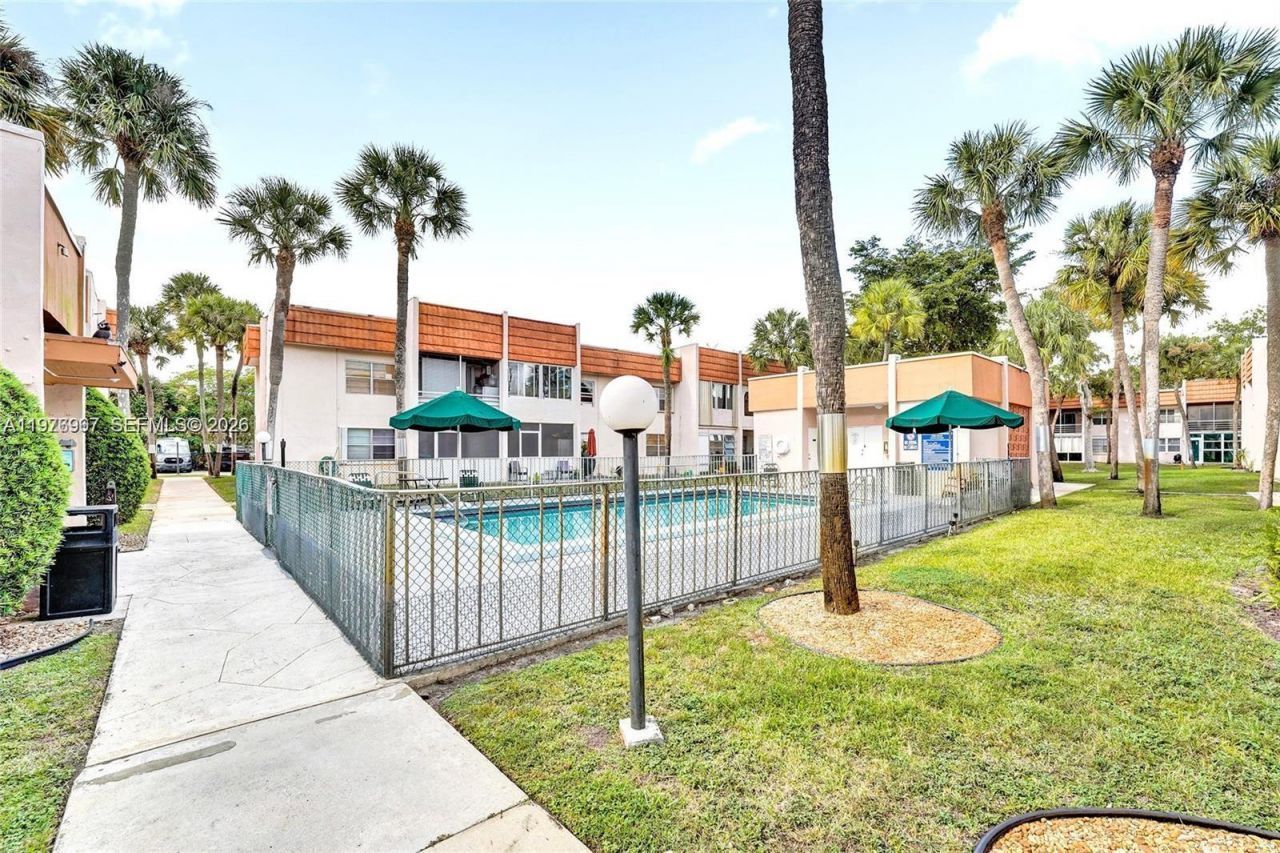 7610 Stirling Rd , Unit 207C, Davie, FL 33024 Photo