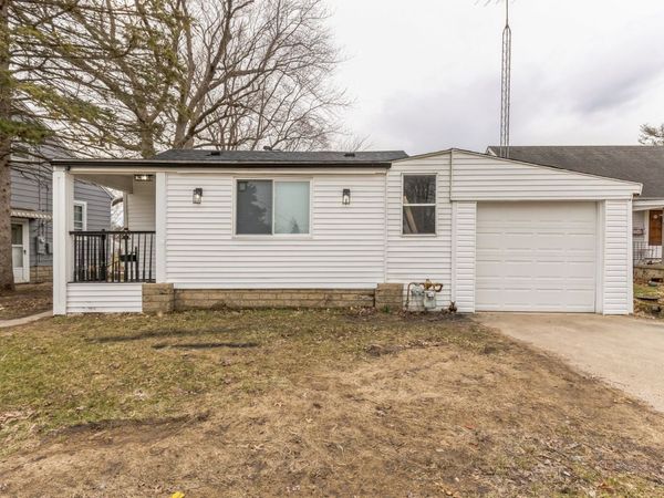 1710 W 4th Street , Dixon, IL 61021