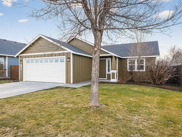 3180 SW Peridot Avenue, Redmond, OR 97756