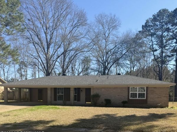 5017 Cottonwood Lane, Jackson, MS 39212