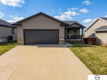 6811 NW Tempest Drive , Lincoln, NE 68521