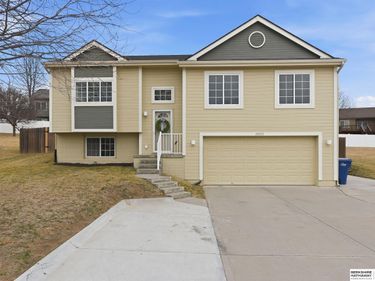 10511 S 27th Street, Bellevue, NE 68123