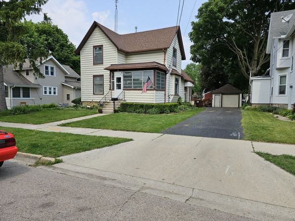427 W Hurlbut Avenue , Belvidere, IL 61008