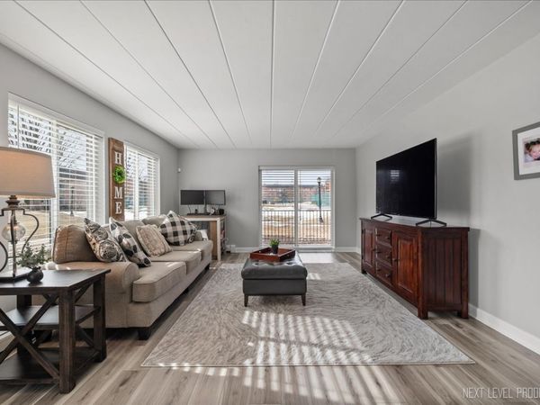 1052 N Mill Street , Unit 111, Naperville, IL 60563