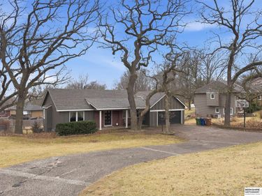 206 Bellevue Boulevard S, Bellevue, NE 68005