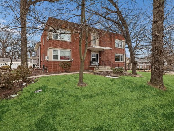 4230 Ingersoll Avenue, Unit 302, Des Moines, IA 50312