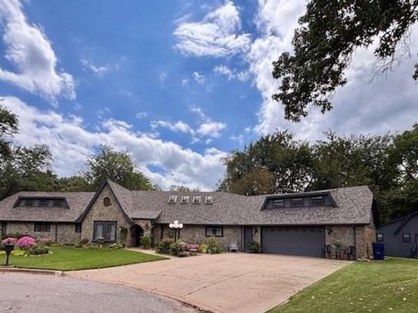 901 Birdcreek Lane, Guthrie, OK 73044