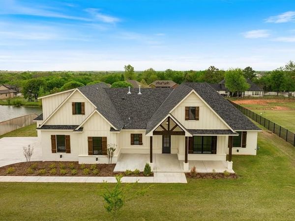 10140 Oakwood Drive, Edmond, OK 73025