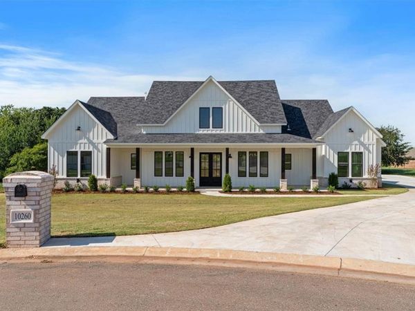 10260 Oakwood Drive, Edmond, OK 73025