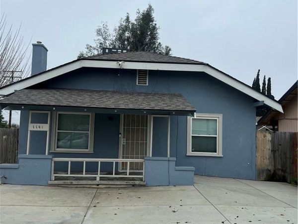 1141 W San Joaquin Avenue, Tulare, CA 93274