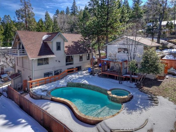 27064 Overlook, Lake Arrowhead, CA 92352
