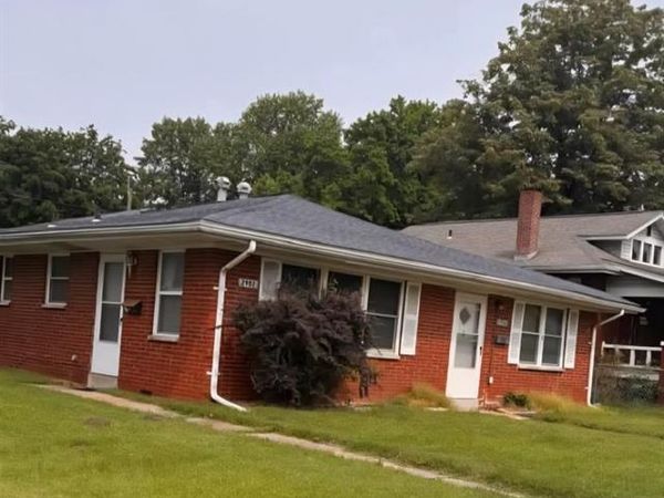 2904 W Main Street , Belleville, IL 62226