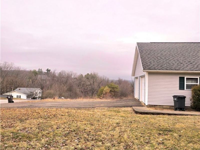 141 Meadowpark Drive , Cambridge, OH 43725 Photo 4