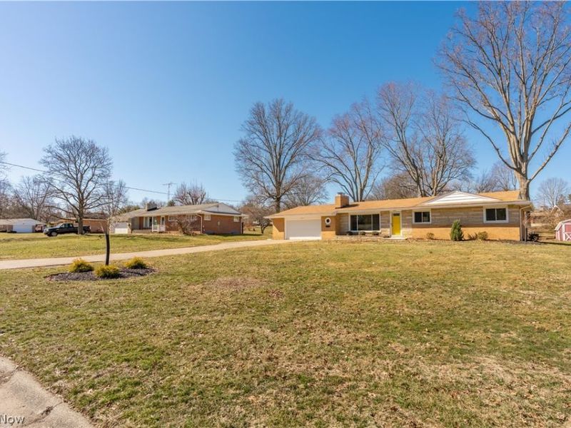 605 Briar Avenue NE, North Canton, OH 44720 Photo 2