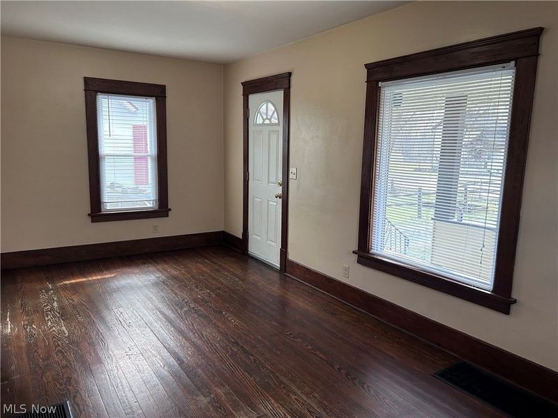 325 S Leavitt Road , Leavittsburg, OH 44430 Photo 4