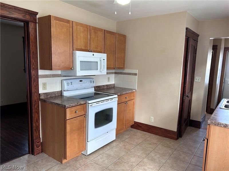 325 S Leavitt Road , Leavittsburg, OH 44430 Photo 6