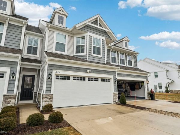 679 Harbour Town Court , Avon Lake, OH 44012