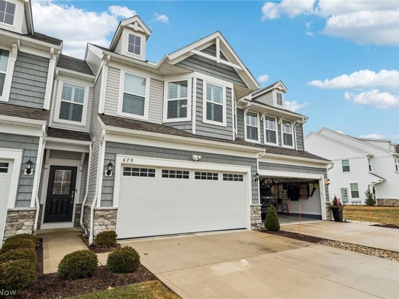 679 Harbour Town Court , Avon Lake, OH 44012 Photo 1