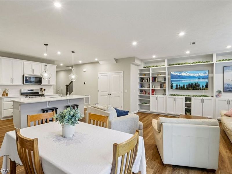 679 Harbour Town Court , Avon Lake, OH 44012 Photo 11