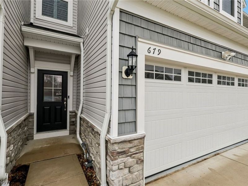 679 Harbour Town Court , Avon Lake, OH 44012 Photo 2
