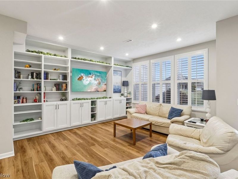 679 Harbour Town Court , Avon Lake, OH 44012 Photo 5