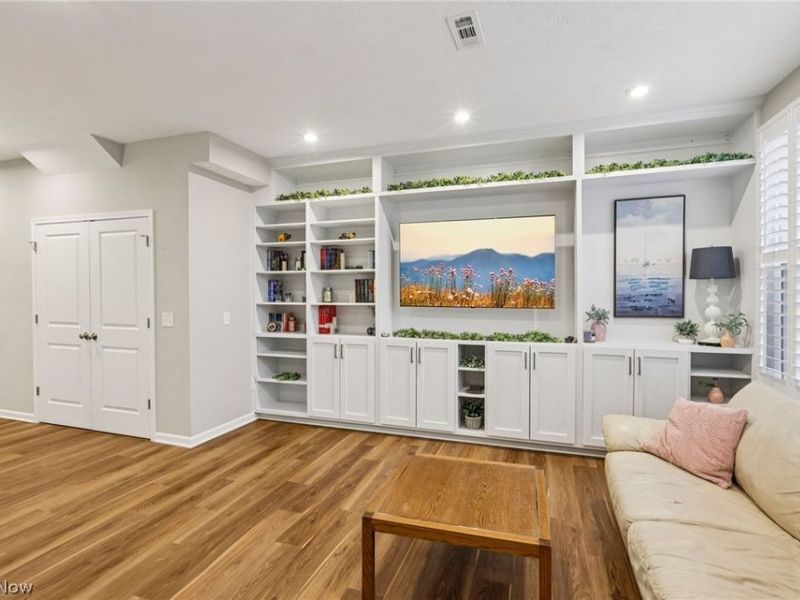 679 Harbour Town Court , Avon Lake, OH 44012 Photo 6