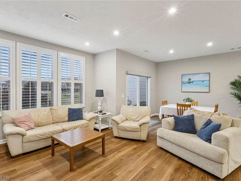 679 Harbour Town Court , Avon Lake, OH 44012 Photo 8