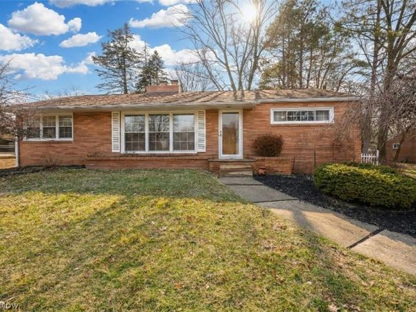 1119 Bachtel Street SE, North Canton, OH 44720