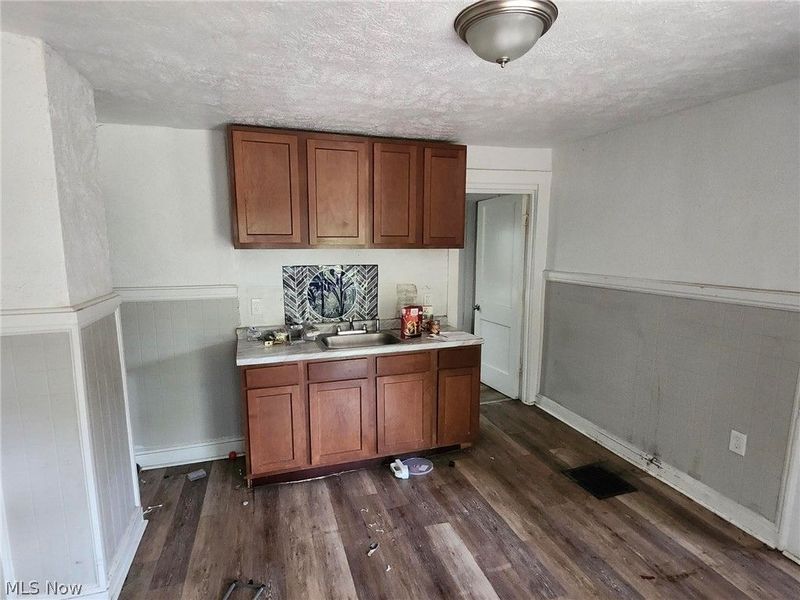 9807 Elizabeth Avenue , Cleveland, OH 44105 Photo 5