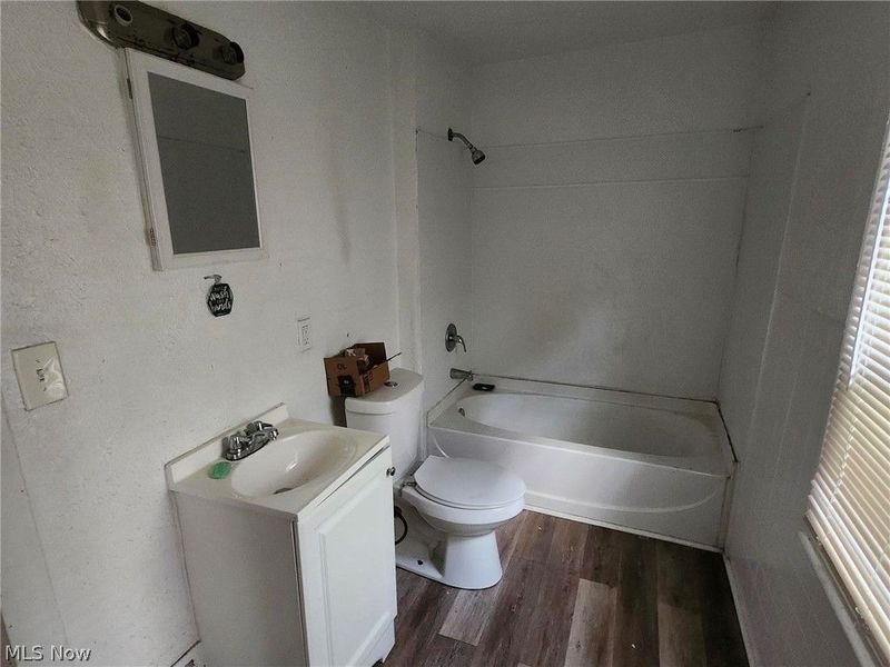 9807 Elizabeth Avenue , Cleveland, OH 44105 Photo 6