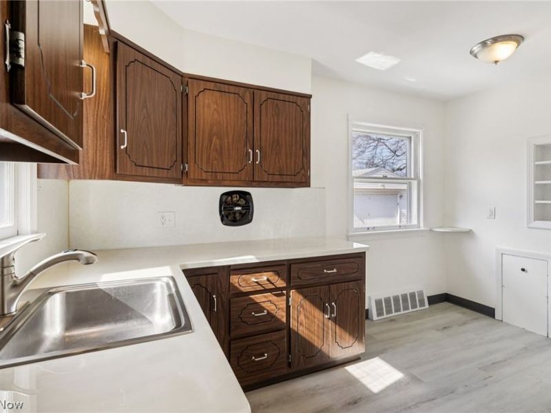 6312 W 54th Street , Parma, OH 44129 Photo 7