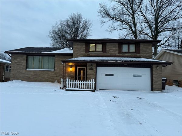 2207 Oaklawn Drive , Parma, OH 44134