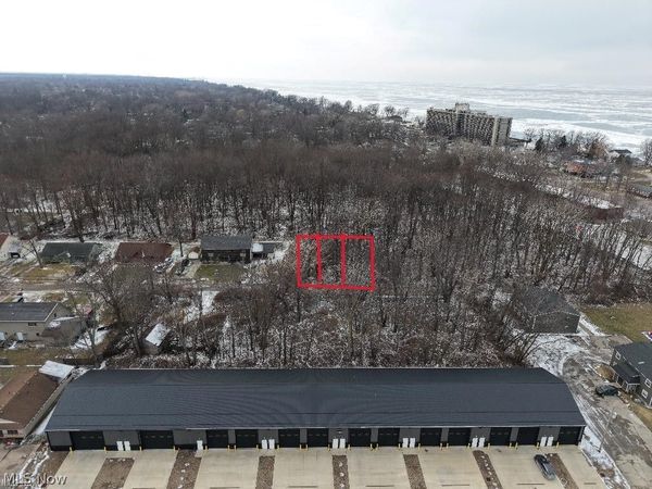 Lakeview Avenue , Sheffield Lake, OH 44054