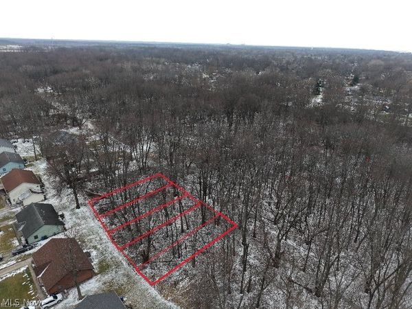 Mapleview Avenue , Sheffield Lake, OH 44054