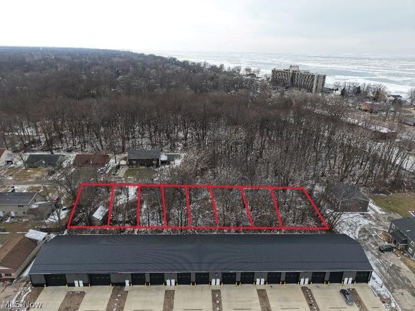 Lakeview Avenue , Sheffield Lake, OH 44054