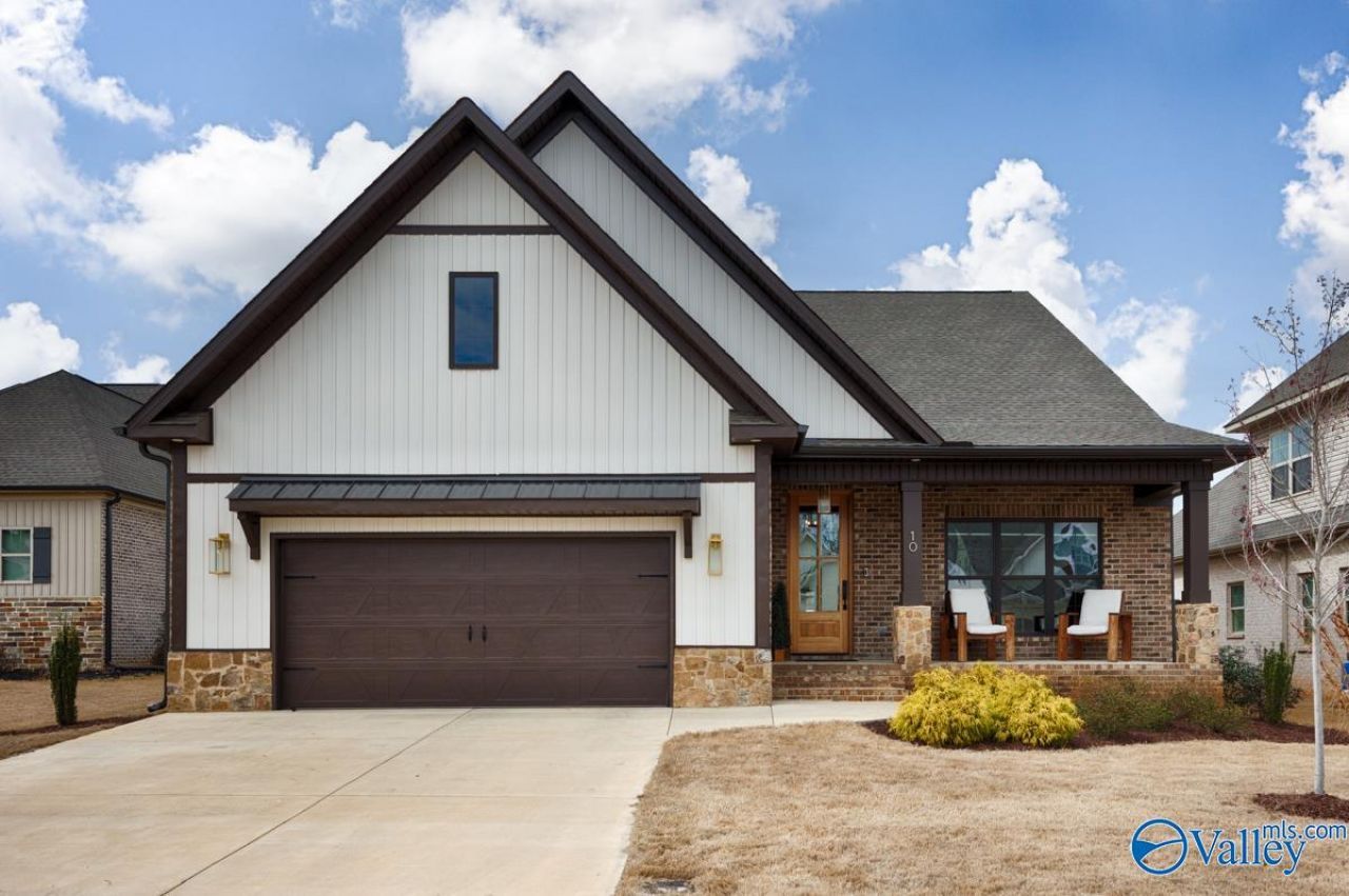 10 Hidden Grove Circle, Huntsville, AL 35803 Main Photo