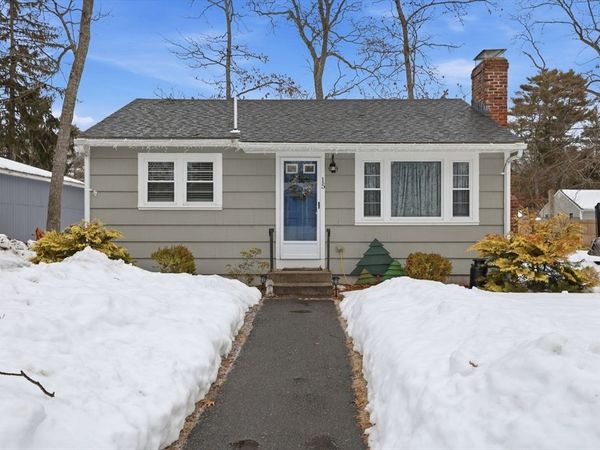 15 14th Ave, Wareham, MA 02571