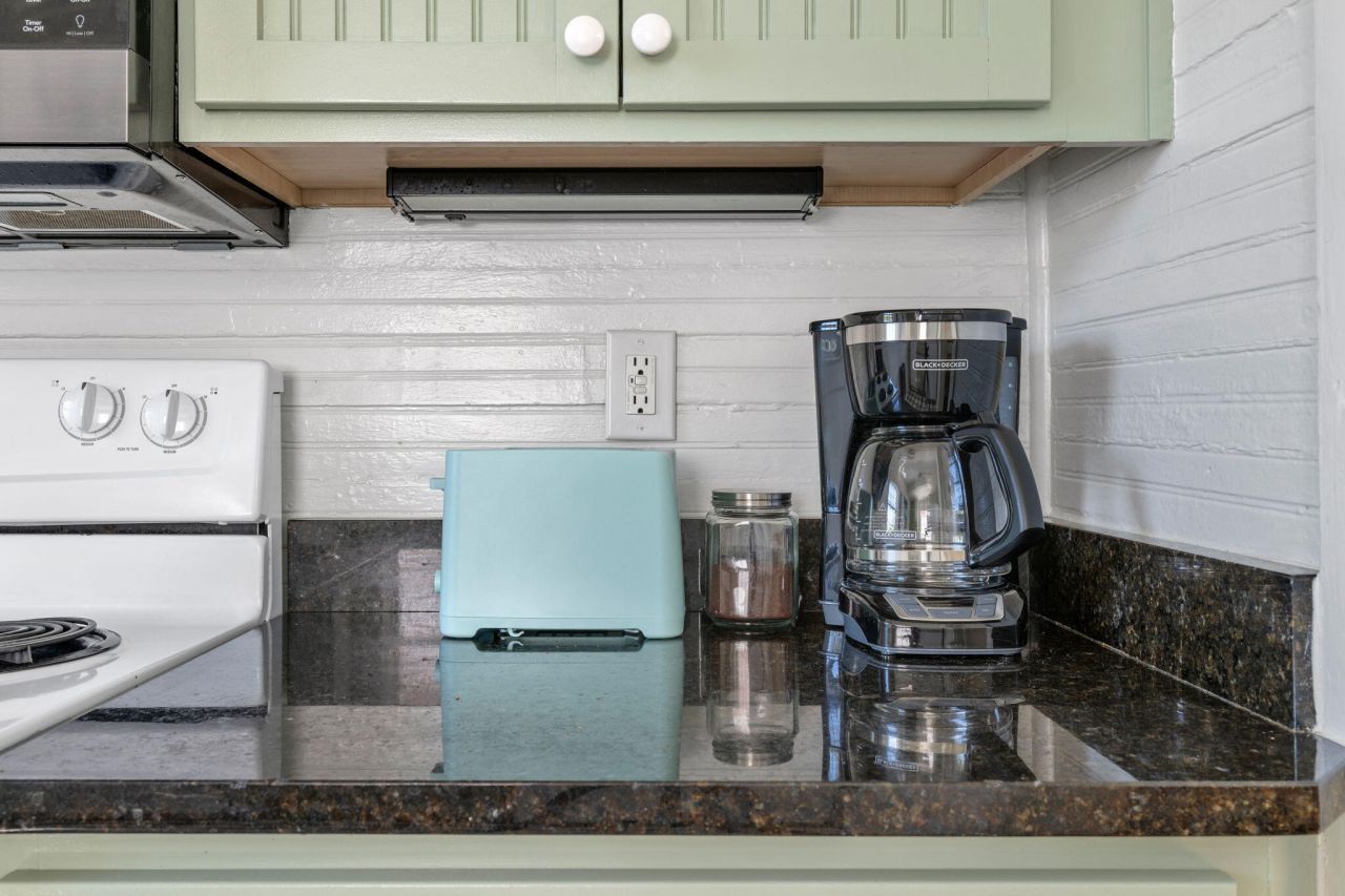 107 Line Street Photo 12