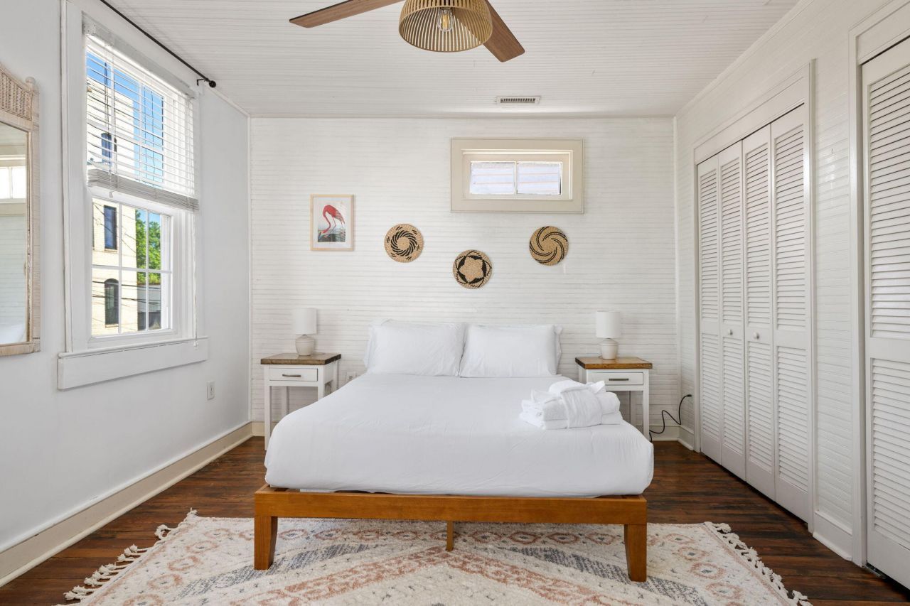 107 Line Street Photo 13