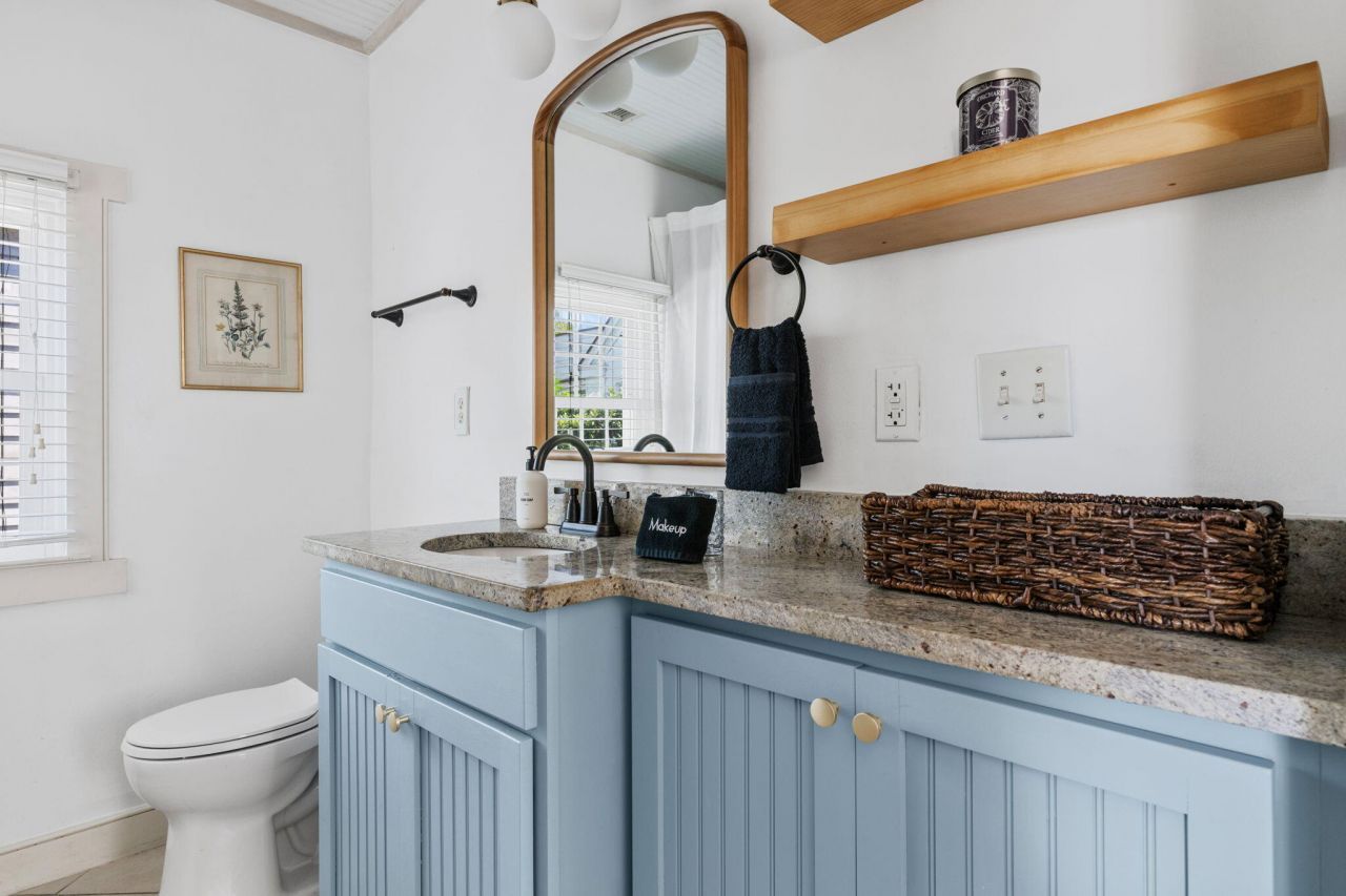 107 Line Street Photo 18