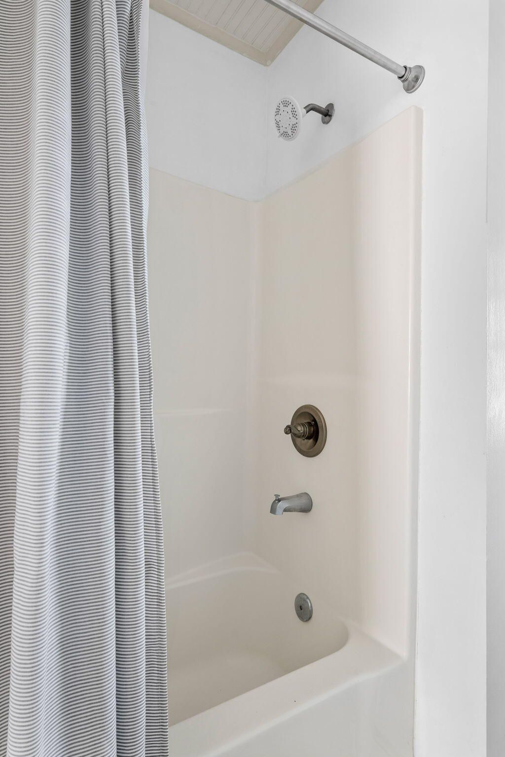 107 Line Street Photo 19