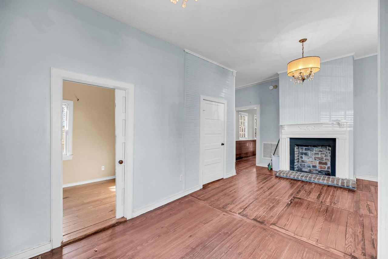 107 Line Street Photo 22