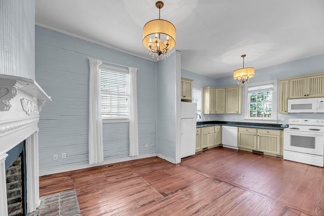 107 Line Street Photo 23