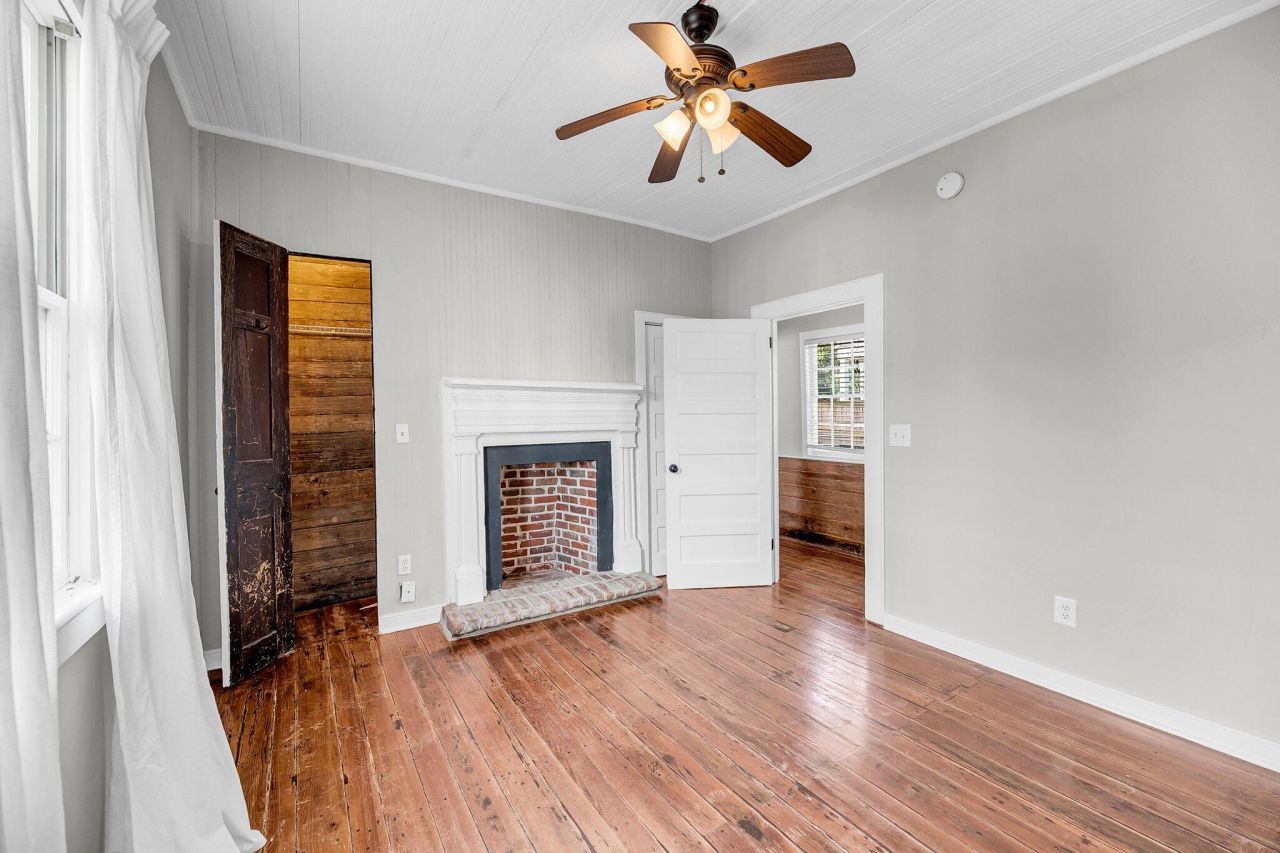 107 Line Street Photo 25