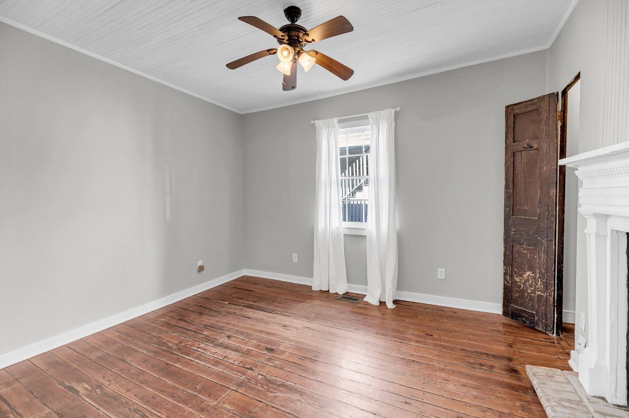 107 Line Street Photo 26