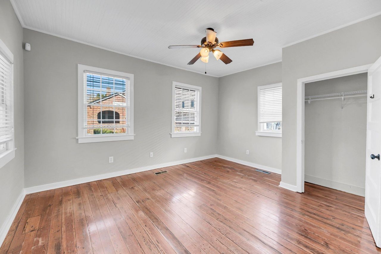 107 Line Street Photo 27