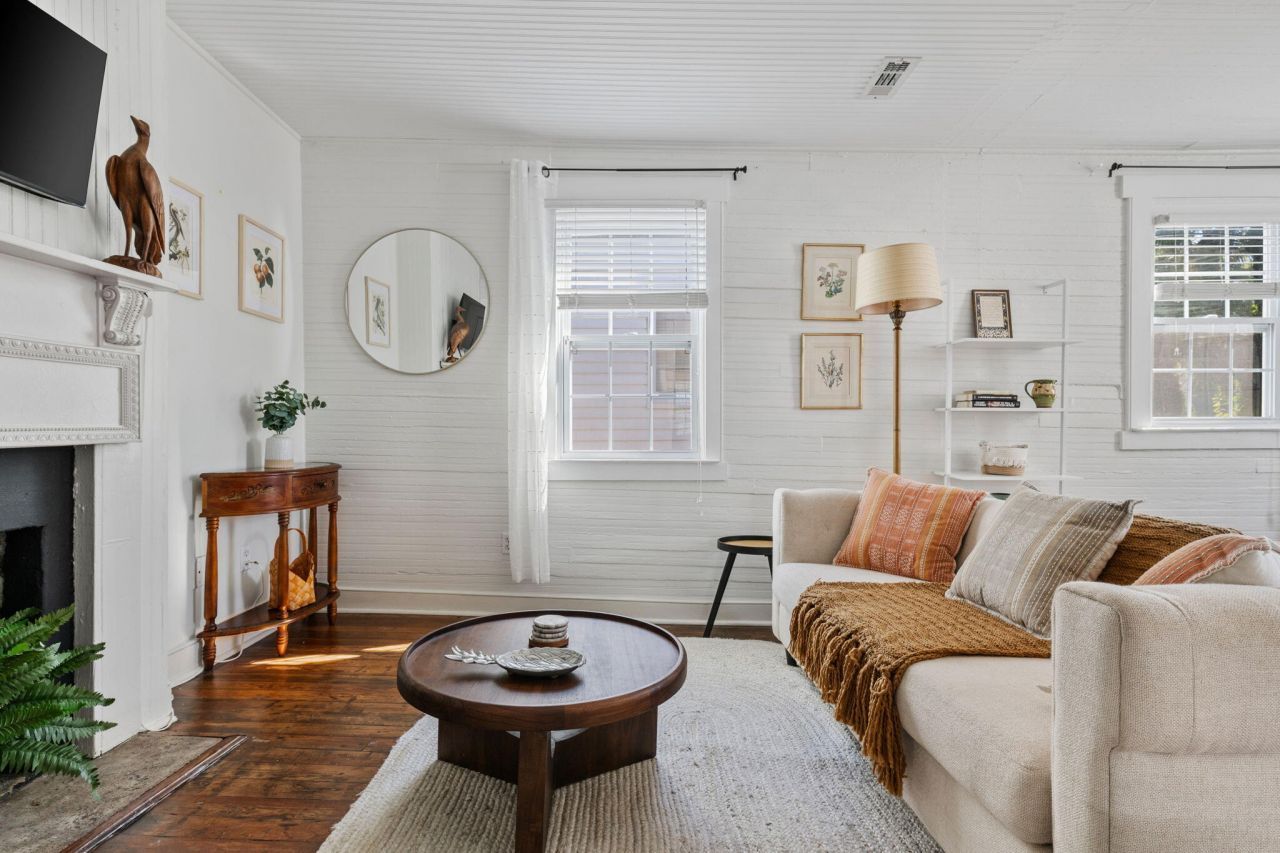 107 Line Street Photo 4