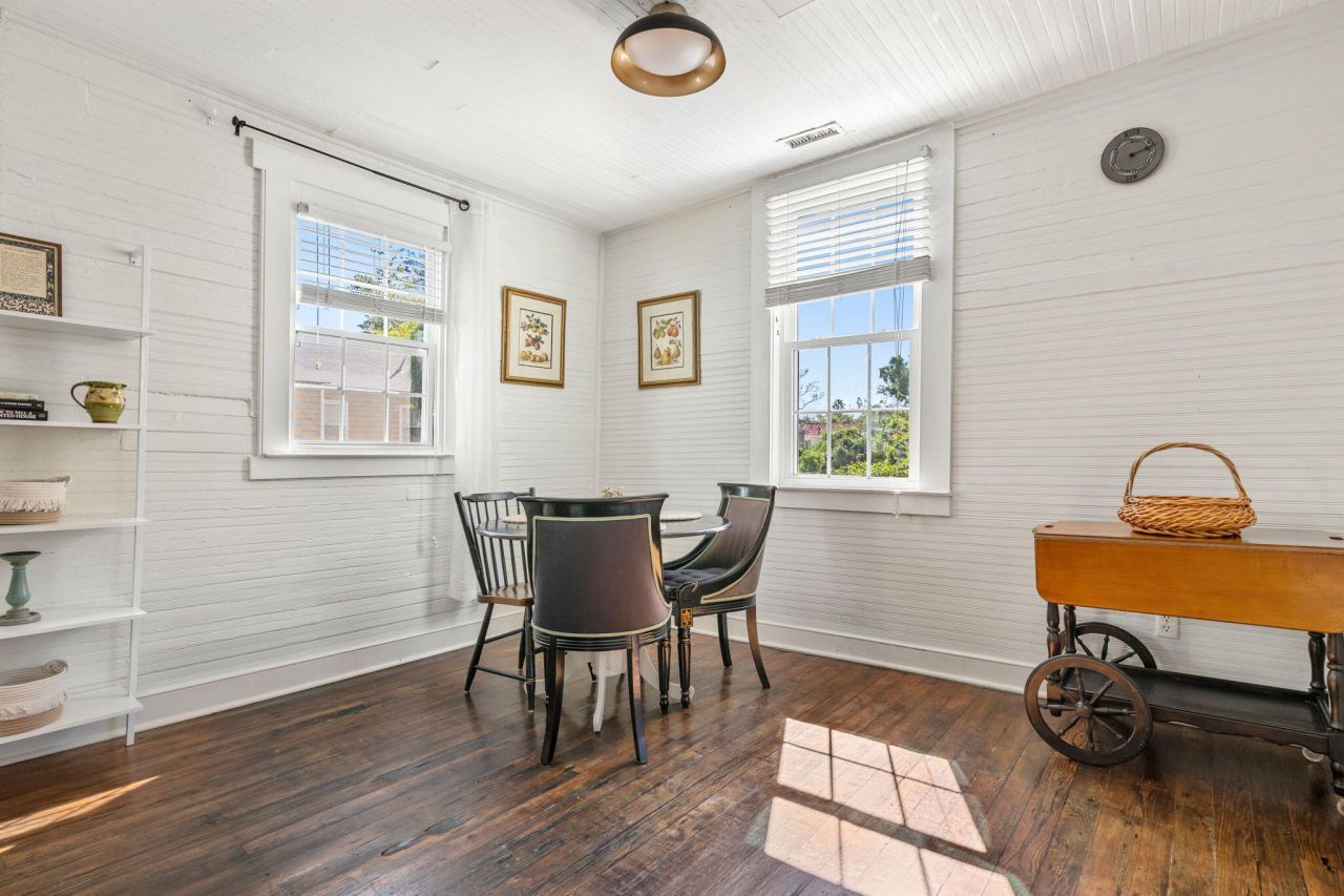 107 Line Street Photo 7